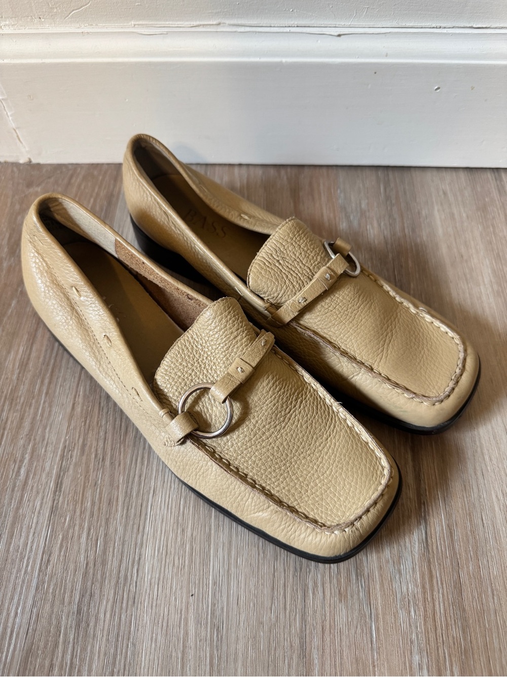 Bass Ellen Leather Horsebit Loafers Tan Beige Women’s 9.5 M Vintage Y2K square